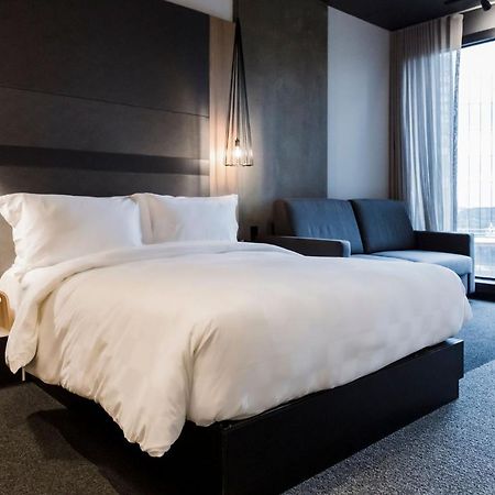 Alt Hotel Saskatoon Bagian luar foto