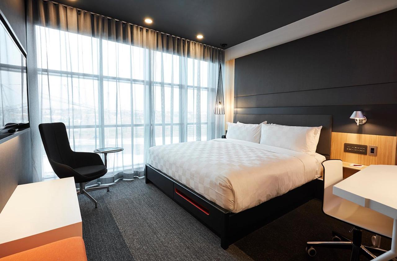 Alt Hotel Saskatoon Bagian luar foto