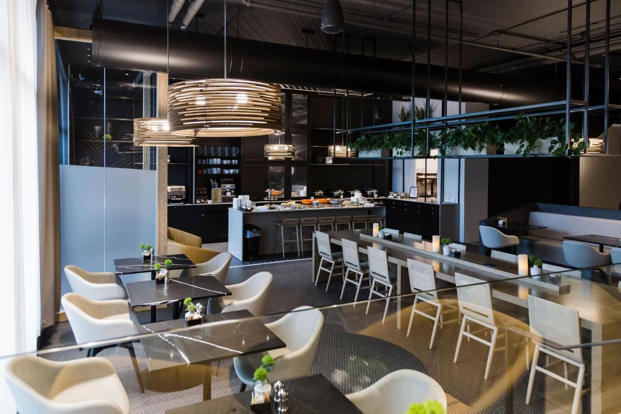 Alt Hotel Saskatoon Bagian luar foto